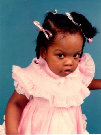 alicia-standing-CFwwiWvo